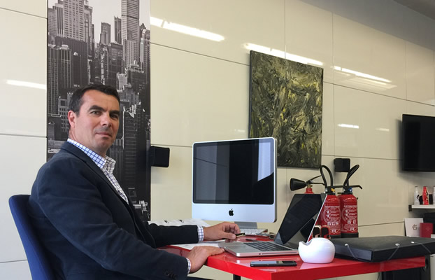 Sylvain Bourgeois au bureau des nouveau locaux de V.I.E